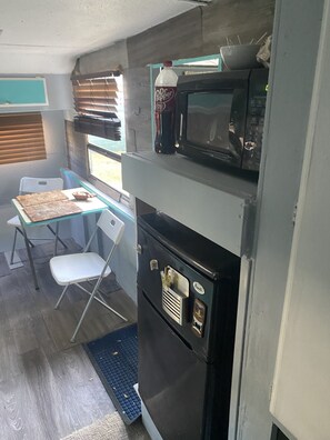Private kitchen - Retro Rv adorable little romantic paradise (Casselberry)
