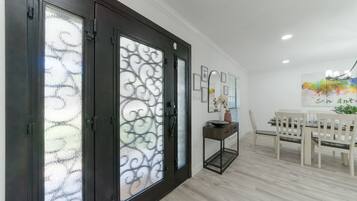 Pintu masuk interior