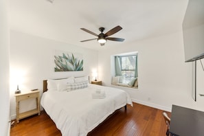 Luxury House | 4 bedrooms, premium bedding, memory-foam beds, individually decorated - The Oak Loft (San Antonio)
