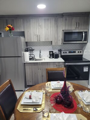 Refrigerador, microondas, horno, placa de cocina