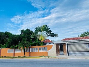 Exterior - Villa DMM, punta cana, 10min de la playa. (Punta Cana)