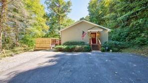 Exterior - Mountain Creekside Cottage with Hot tub! (Maggie Valley)