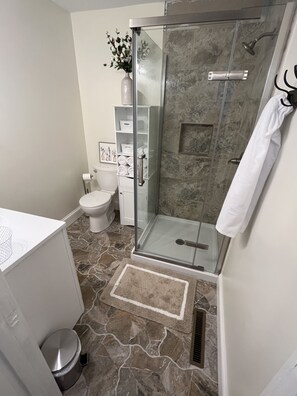 Shower, hair dryer, towels, soap - “The View” Lake Front Cottage w/Hot tub (Conover)