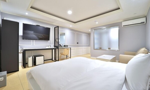 尊荣双人房 | 特色装修、特色家居、免费 WiFi、床单