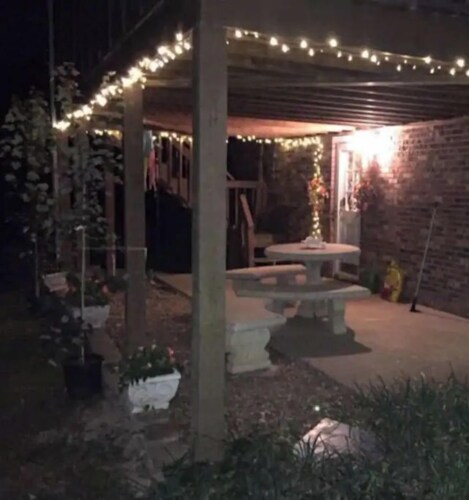 Cozy Rosecrest Suite, 1 min to I-75, full kitchen, sleeps 4, Safe area