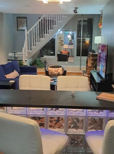 Heart of Soulard, Spacious 2 Story Loft, Private Deck