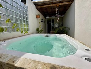 Bain à remous extérieur