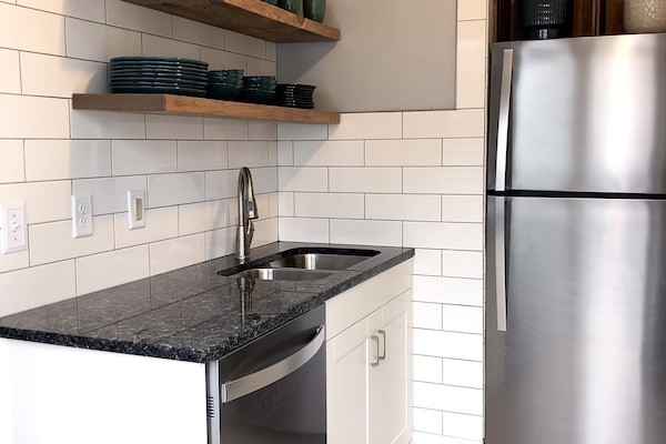 Completely remodeled kitchen. All new appliances and dishes.
