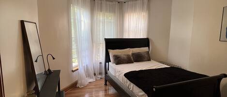 1 bedroom, desk, free WiFi