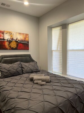 Deluxe Duplex (Second Floor) | 4 bedrooms, individually decorated, individually furnished - Villa Christina (Chicago)