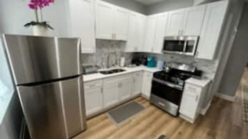 Deluxe Duplex (Second Floor) | Private kitchen | Oven, cookware/dishes/utensils, freezer