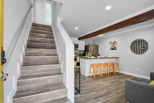 Stylish Oasis Near Houston Attractions