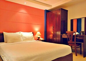 Egyptian cotton sheets, premium bedding, minibar, desk - S79 Residences Yaya Bui Vien (Ho Chi Minh City)