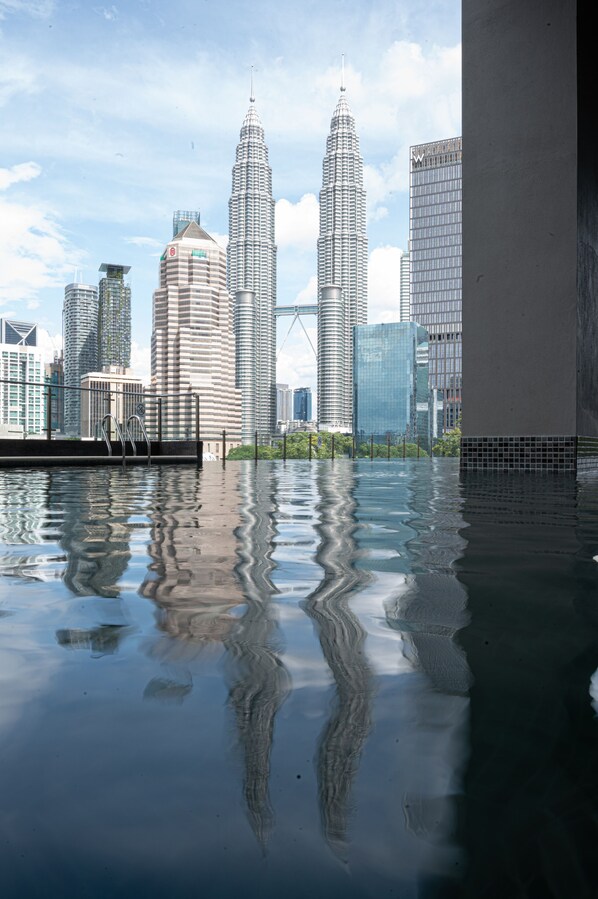 Hồ bơi ngoài trời