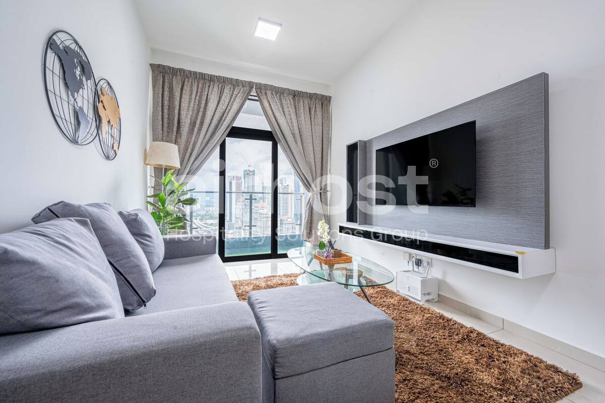 Apartamento familiar, 3 habitaciones, no fumadores, vistas a la ciudad | Zona de estar | Smart TV de 40 pulgadas con canales por cable, una televisión