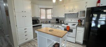 Fantastic 3/2 near OU, fully stocked, 4 TVs, W/D