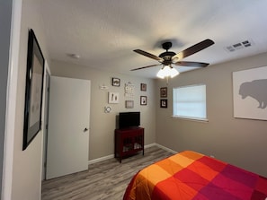 3 bedrooms, iron/ironing board, free WiFi, bed sheets