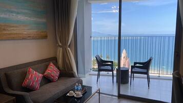 Executive Apartment | Terrace/patio