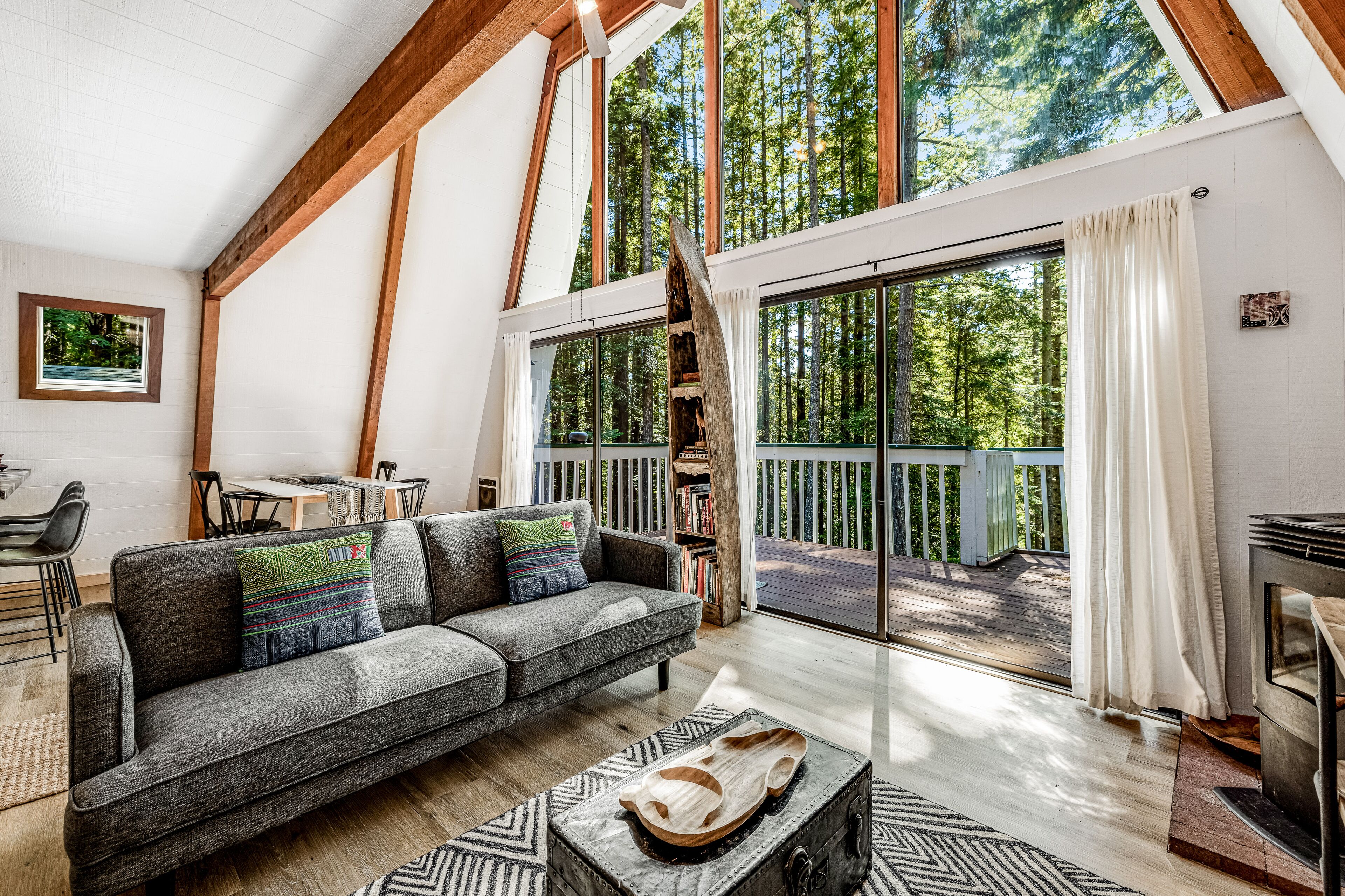 Dog-friendly private getaway close to Anchor Bay Beach, Gualala River and more