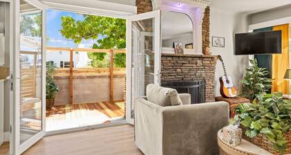 Groovy Mid-Town Bungalow, shared HOT TUB