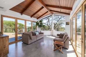 Smart TV, printers - Modern 3 Bedroom 3 Bath Home with Bay and Mt Tam views (San Anselmo)