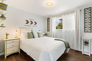 4 bedrooms, desk, iron/ironing board, free WiFi
