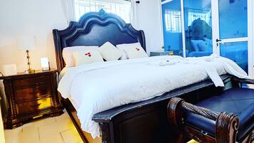 Classic Room | Laptop workspace, wheelchair access