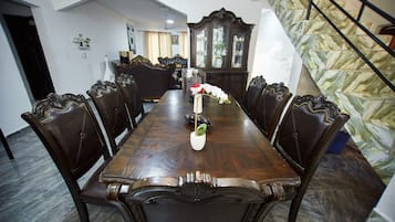Classic Room | In-room dining