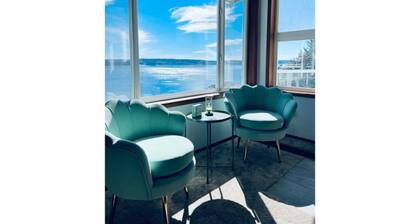 Relaxing Fox Island Waterfront View Hideaway