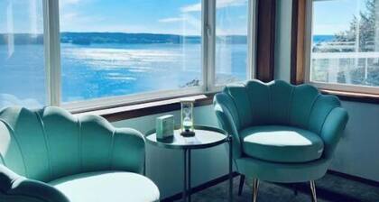 Relaxing Fox Island Waterfront View Hideaway