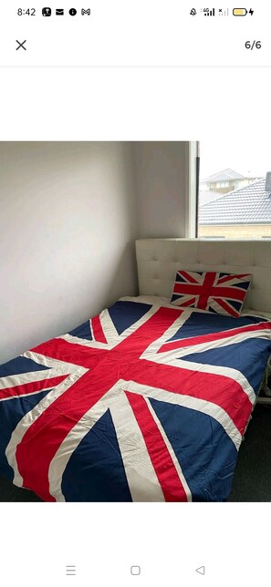 5 bedrooms, WiFi, bed sheets