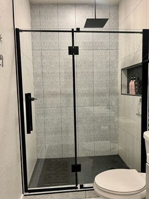 Shower, hair dryer, towels, soap - Modern guest suite near downtown and the airport! (Phoenix)