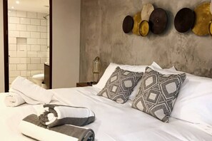 2 soverom, skrivebord, strykejern/-brett og wi-fi (mot et tillegg)