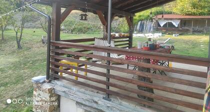 1700s renovated farmhouse with fireplace, large garden veranda