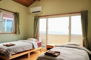 Condo básico, para não fumantes | 4 quartos, Wi-Fi de cortesia, roupa de cama
