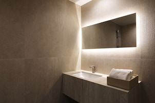 Chambre Double « Premier » | Salle de bain | Chaussons