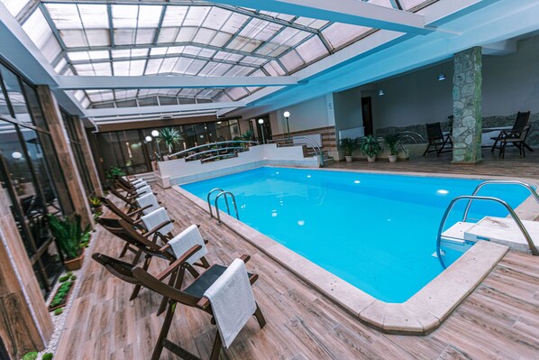 Indoor pool - Pino Vere Palace Hotel (Tbilisi)