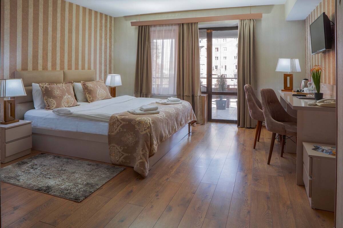Comfort Double Room | Desk, laptop workspace, iron/ironing board (on request), cribs (free)