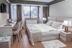Standard Double Room | Desk, laptop workspace, iron/ironing board, free cots/infant beds - Pino Vere Palace Hotel (Tbilisi)