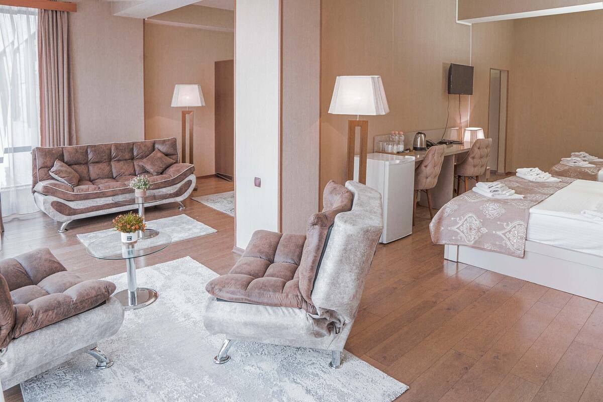 Family Quadruple Room | Desk, laptop workspace, iron/ironing board (on request), cribs (free)