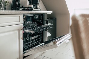 *Bright* 2-Room-Apartment with Kitchen | Private kitchen | Fridge, oven, stovetop, dishwasher - Luga Homes - Rosental (Leipzig)