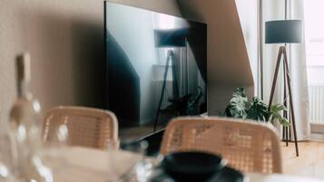 *Bright* 2-Room-Apartment with Kitchen | Television