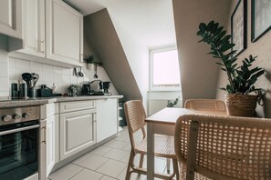 *Bright* 2-Room-Apartment with Kitchen | Private kitchen | Fridge, oven, stovetop, dishwasher - Luga Homes - Rosental (Leipzig)