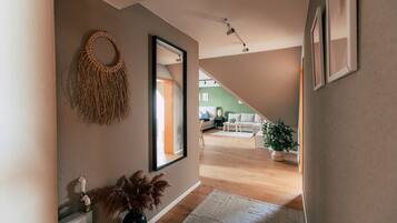 *Bright* 2-Room-Apartment with Kitchen | 1 bedroom, individually decorated, individually furnished, travel cot