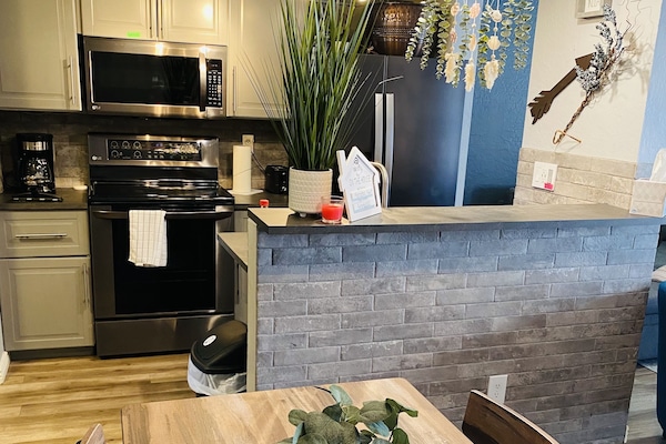 Fridge, microwave, oven, stovetop