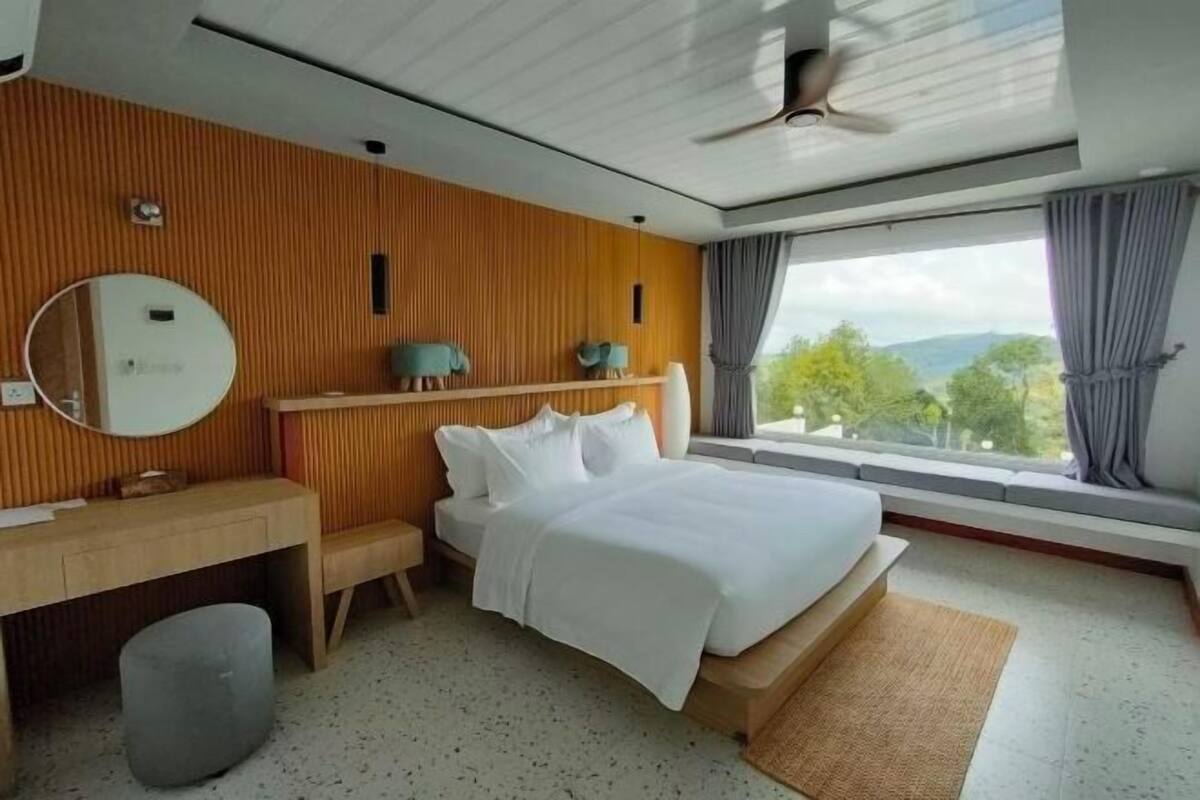 1 bedroom, minibar, desk, blackout curtains