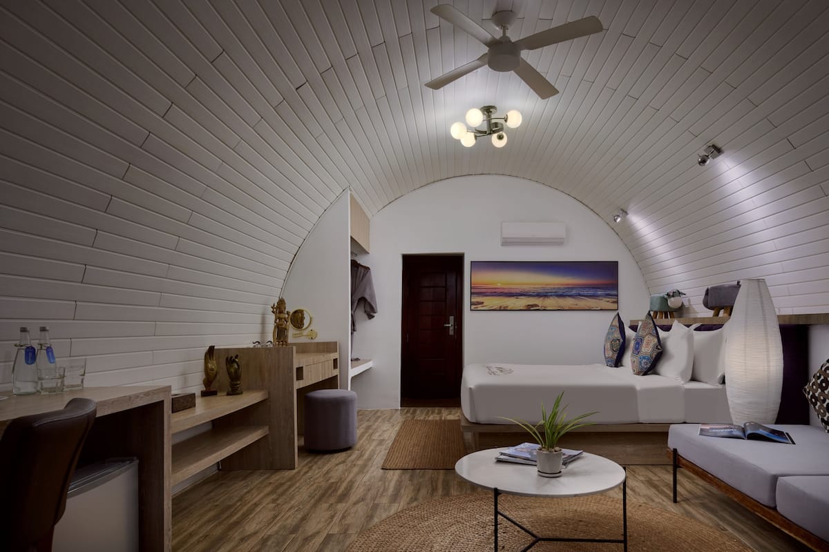 Tube Junior Suite Double | Minibar, desk, blackout drapes, iron/ironing board