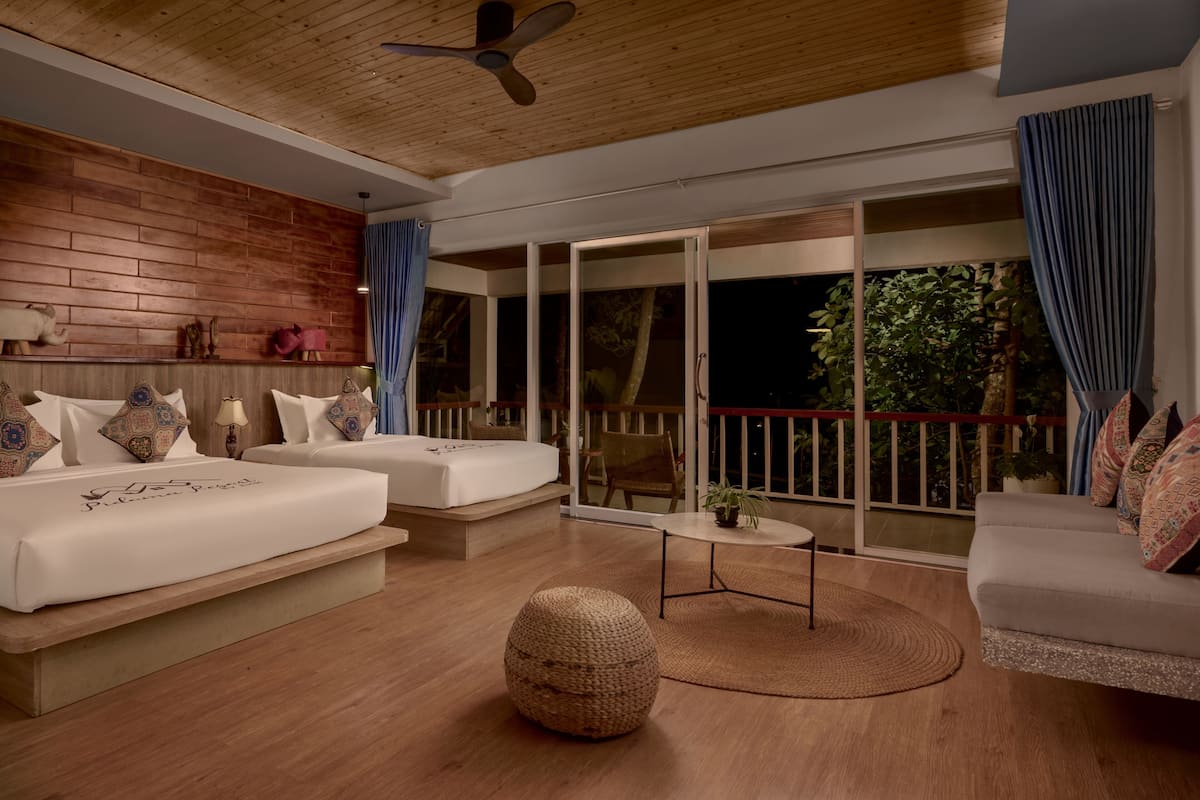 Private Family Pool Villa | Minibar, bàn, màn/rèm cản sáng, bàn ủi/dụng cụ ủi quần áo