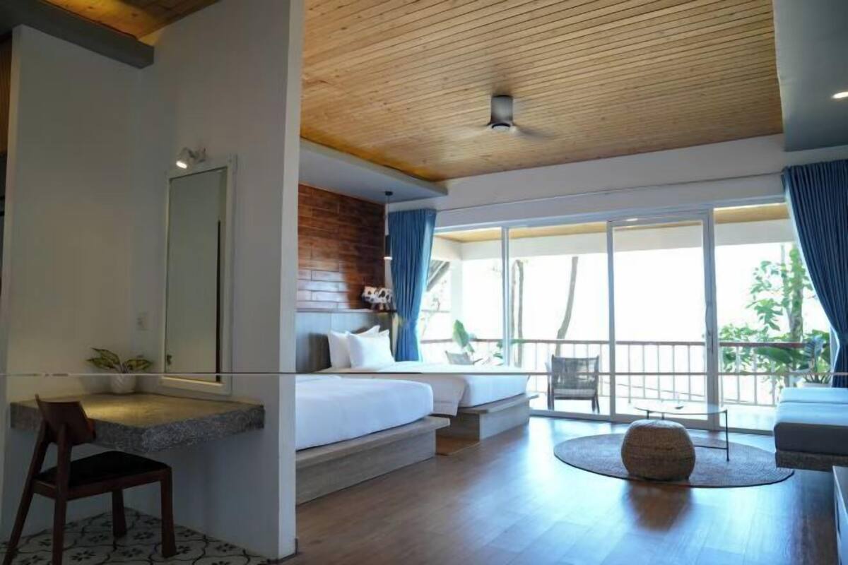 1 bedroom, minibar, desk, blackout curtains
