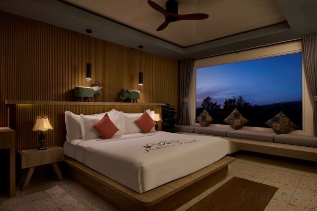 Minibar, desk, blackout drapes, iron/ironing board (on request)